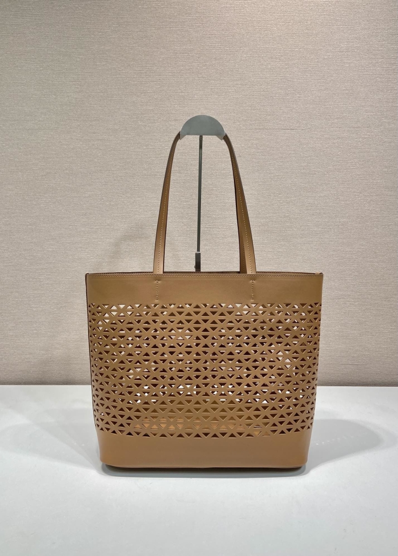 Pra*a tote bags